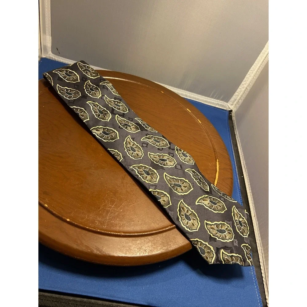 Stafford Black Men's 100%‎ Silk Tie Gold Paisley Necktie